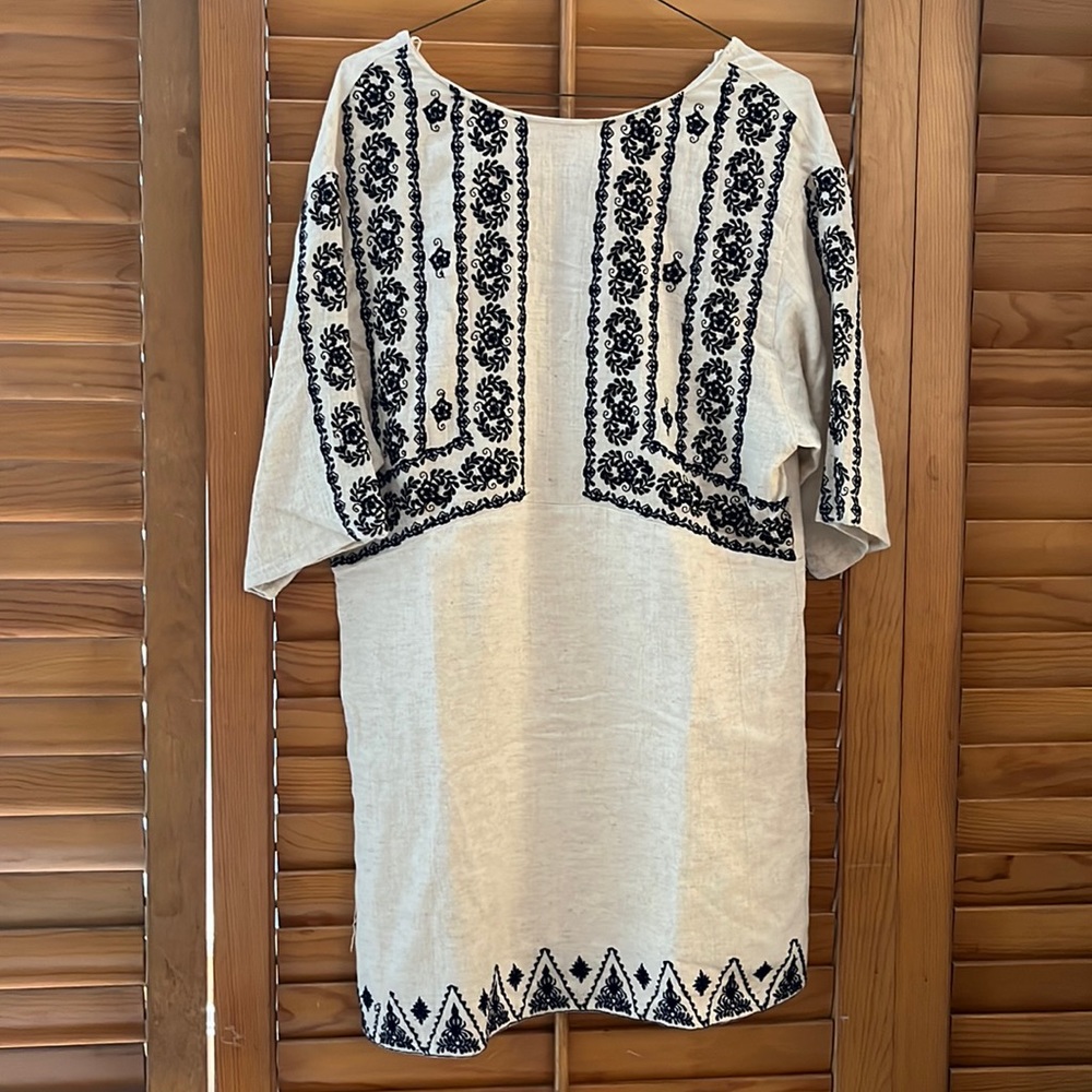 Zara beige dress with sewn floral details